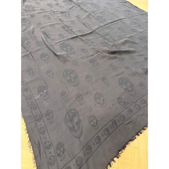 Alexander Mcqueen Navy and Black Skull Scarf - Picture 4 of 11